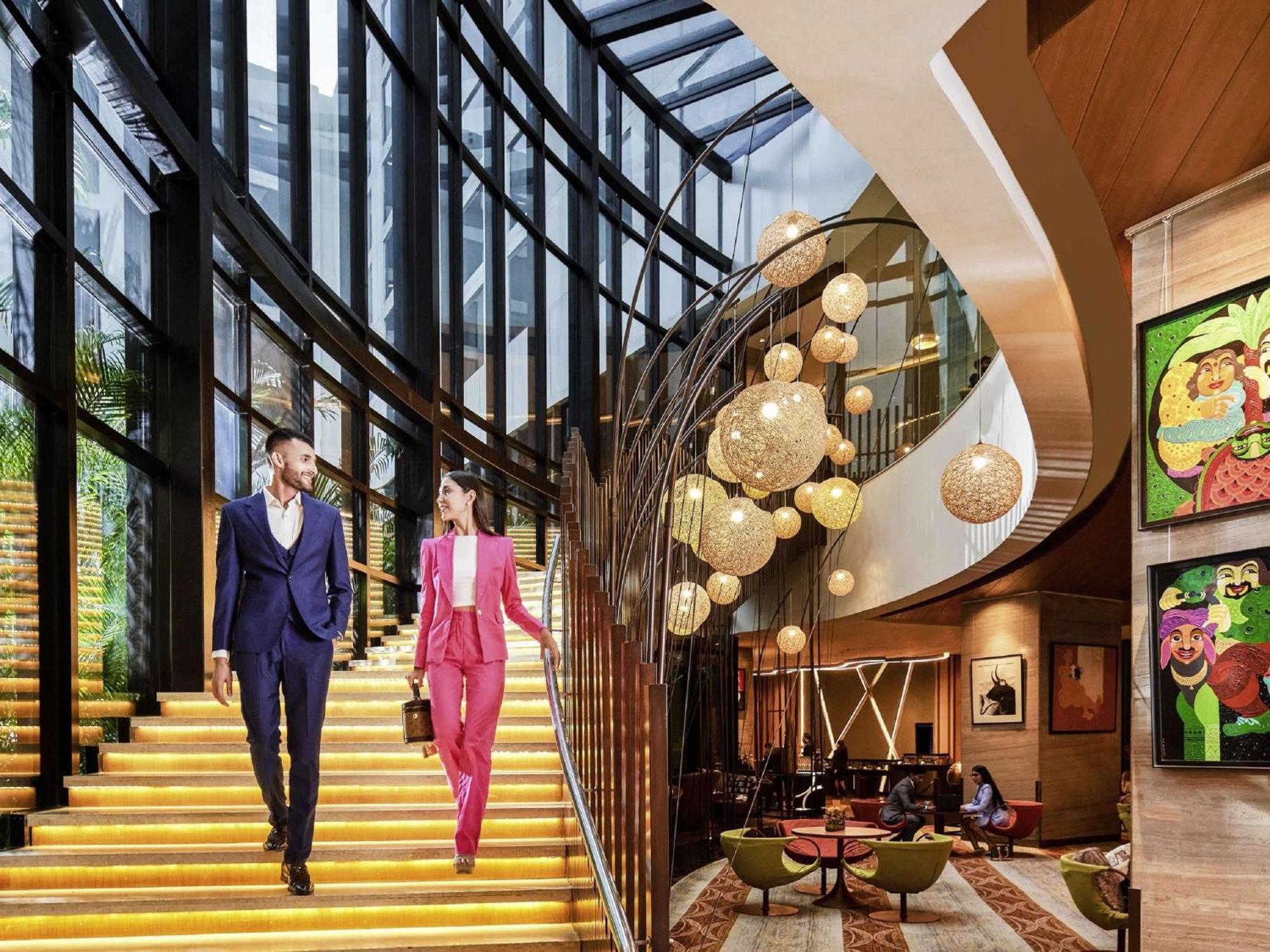 Pullman New Delhi Aerocity Exterior foto The lobby of the hotel