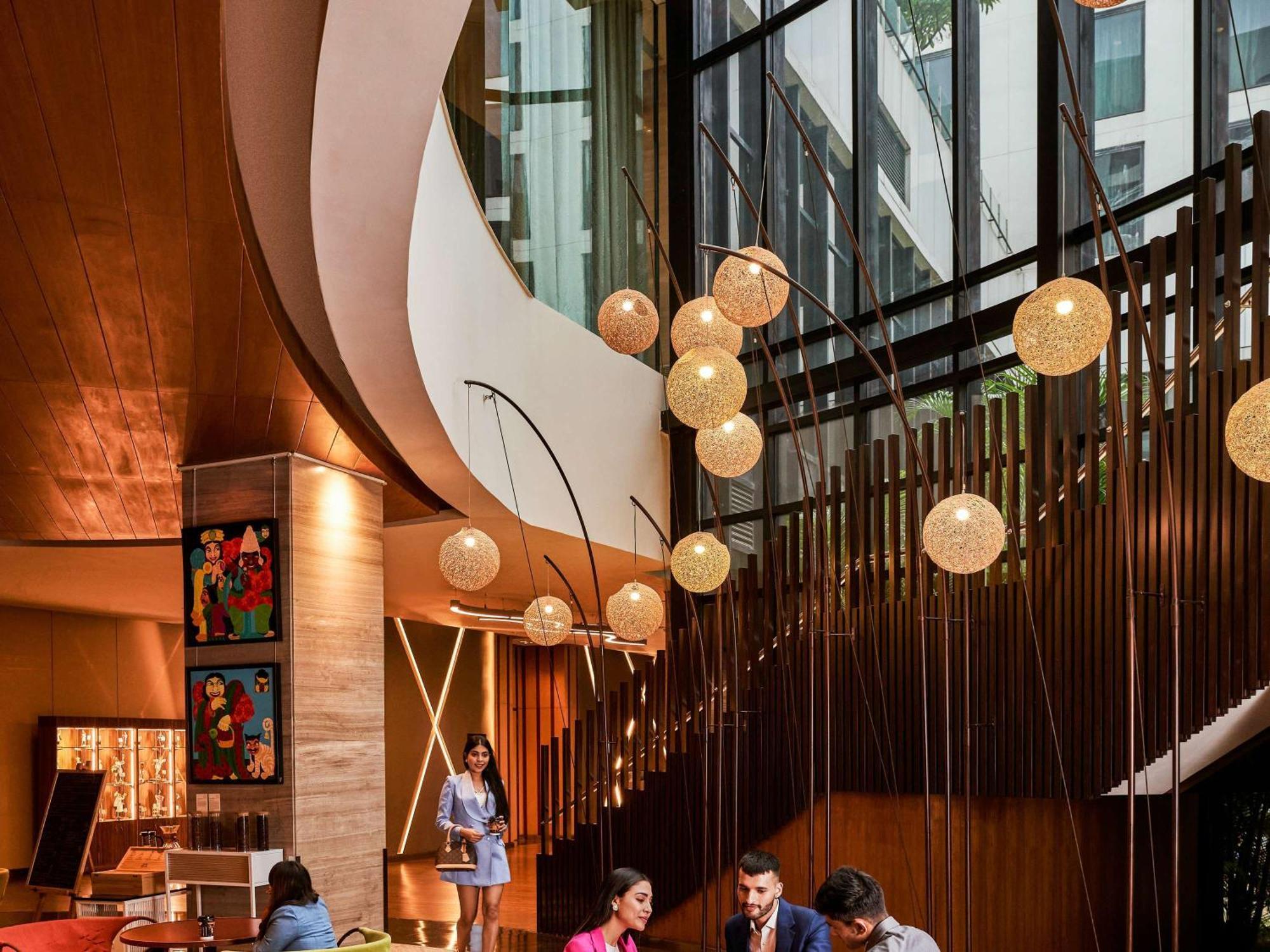 Pullman New Delhi Aerocity Exterior foto The lobby of the hotel