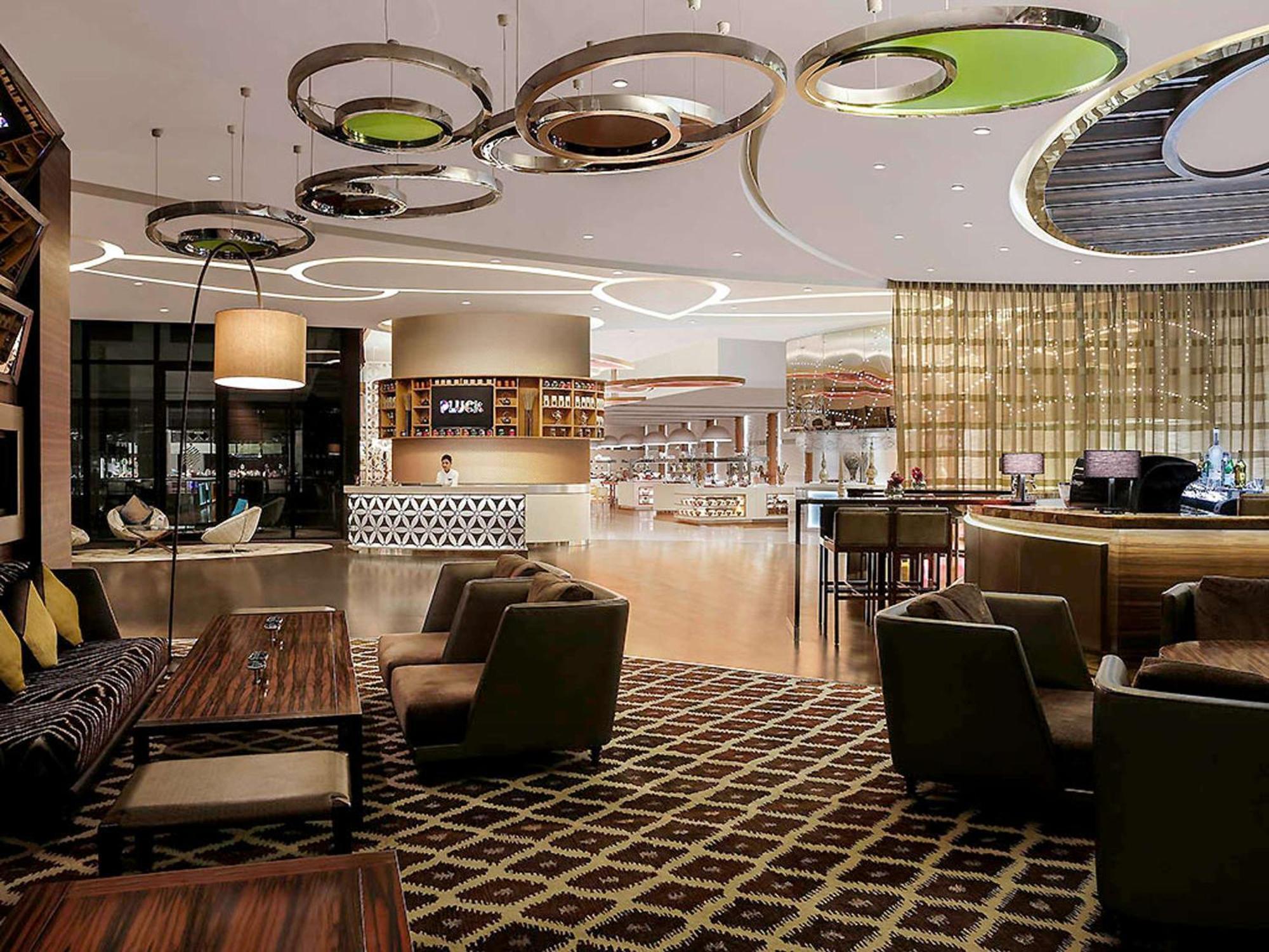 Pullman New Delhi Aerocity Exterior foto The lounge at the airport