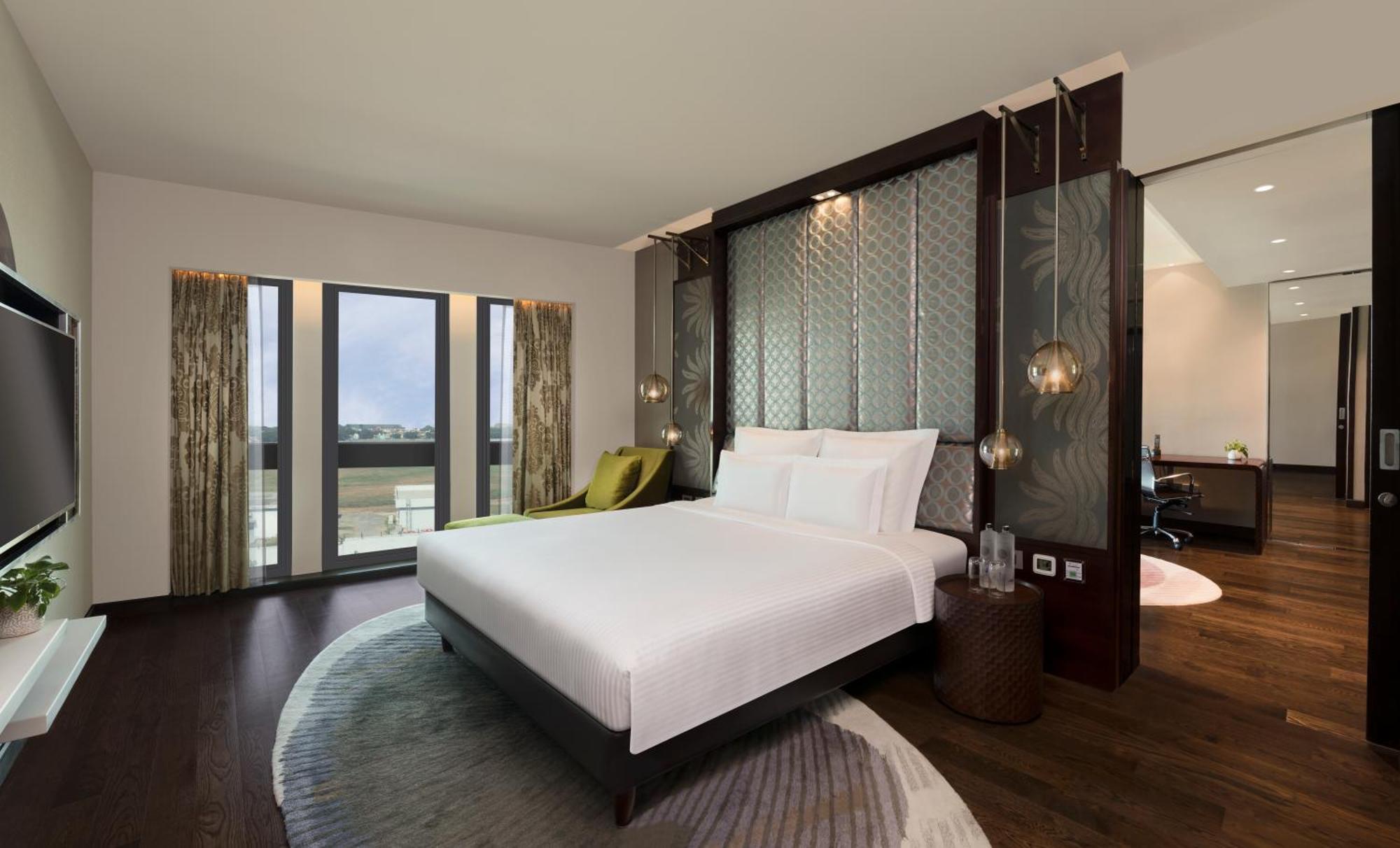 Pullman New Delhi Aerocity Exterior foto A bedroom at the hotel